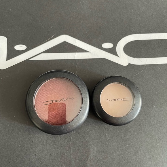 MAC Eyeshadow in Spectacle of Yourself (Mega Shadow) - Picture 3 of 5